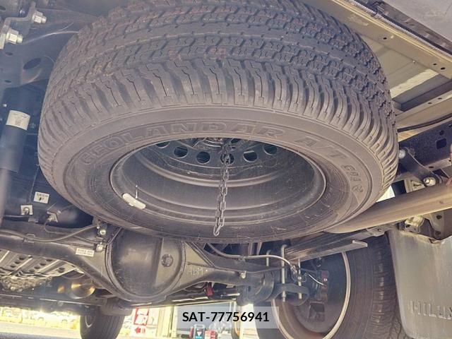 Toyota HILUX 2023-09 8562141-17