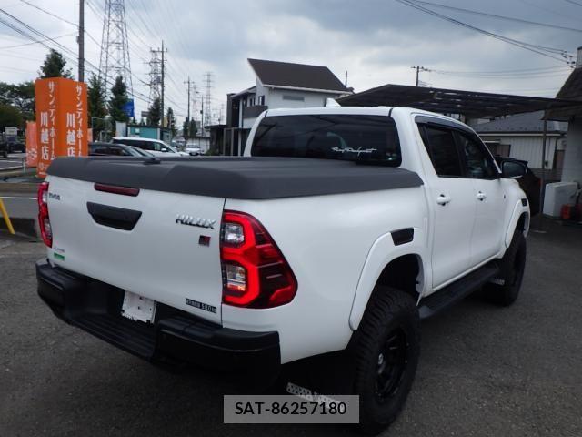 Toyota HILUX 2022-07 8562140-1