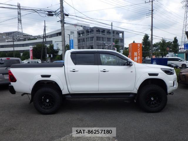 Toyota HILUX 2022-07 8562140-3