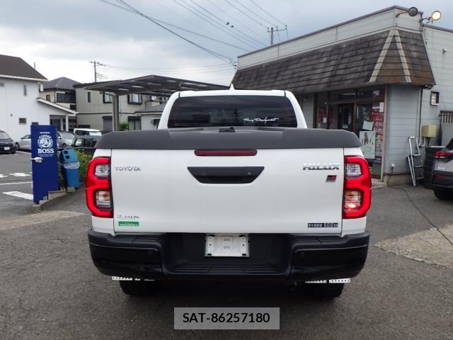 Toyota HILUX 2022-07 8562140-4