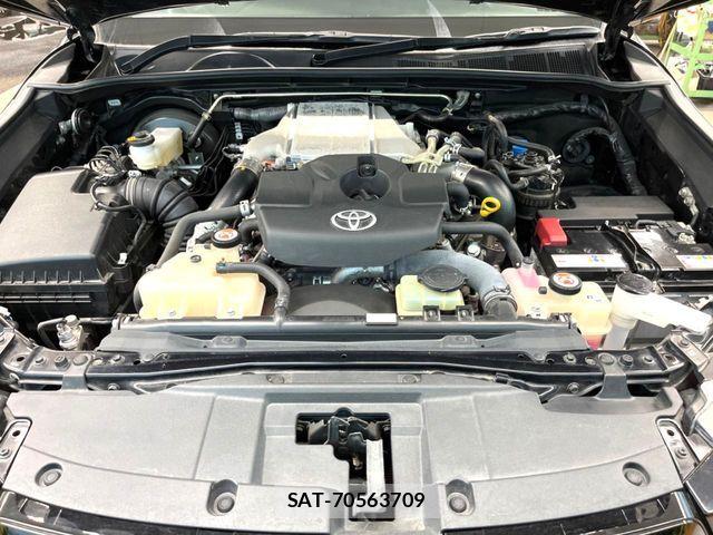 Toyota HILUX 2022-10 8627082-17