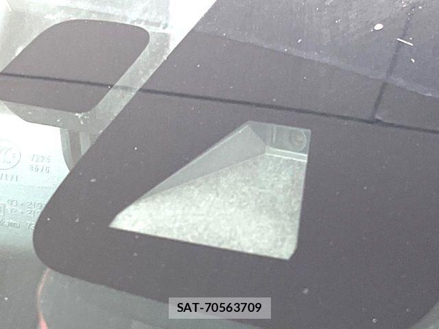Toyota HILUX 2022-10 8627082-4