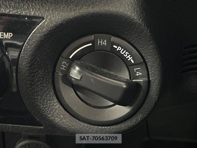 Toyota HILUX 2022-10 8627082-6