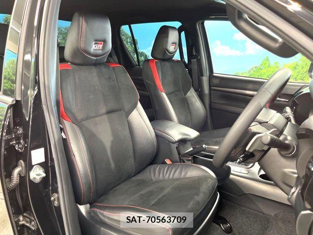 Toyota HILUX 2022-10 8627082-7