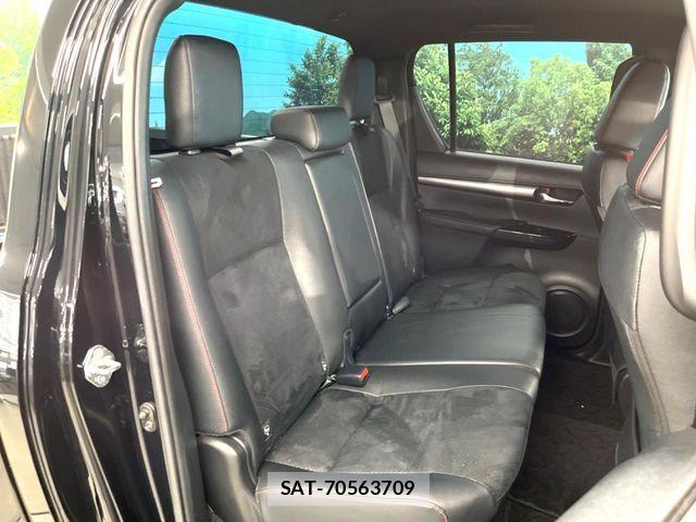 Toyota HILUX 2022-10 8627082-8