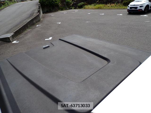 Toyota HILUX 2019-07 8627079-23