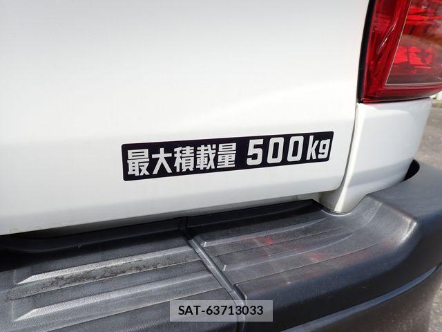 Toyota HILUX 2019-07 8627079-27
