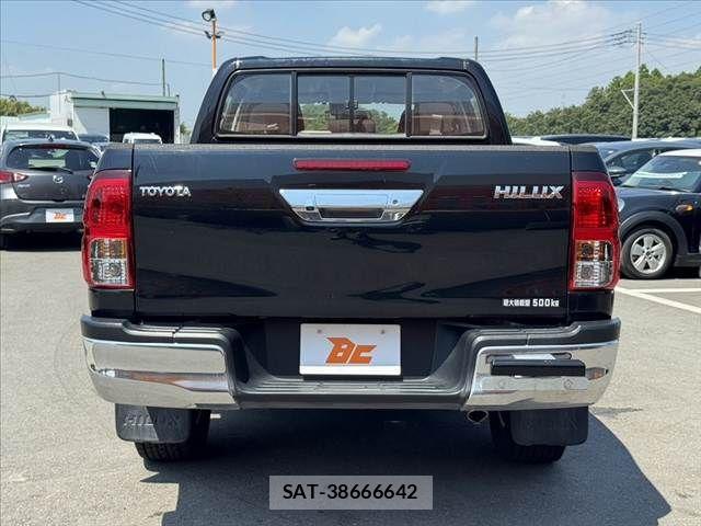 Toyota HILUX 2018-07 8627085-13
