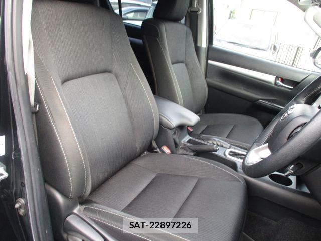 Toyota HILUX 2021-09 8659439-10