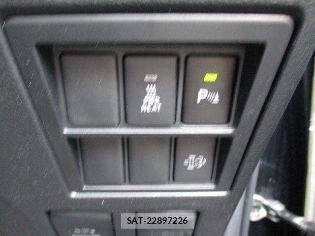 Toyota HILUX 2021-09 8659439-19