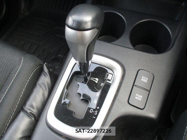 Toyota HILUX 2021-09 8659439-23