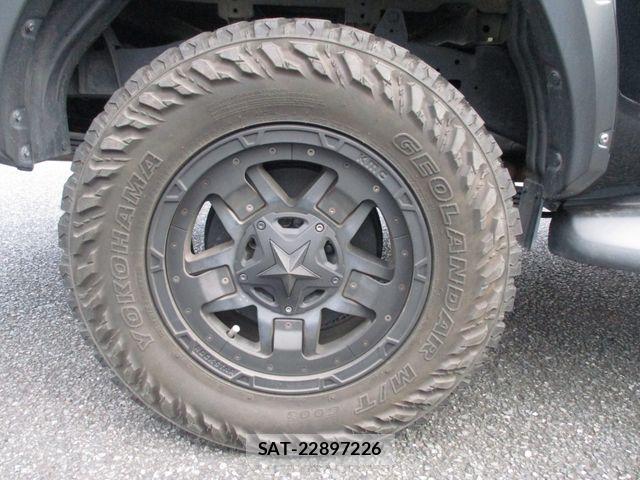 Toyota HILUX 2021-09 8659439-24