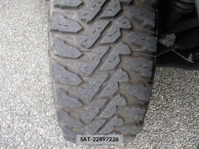 Toyota HILUX 2021-09 8659439-25