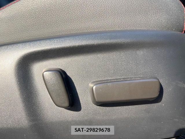 Toyota HILUX 2023-01 8685667-6