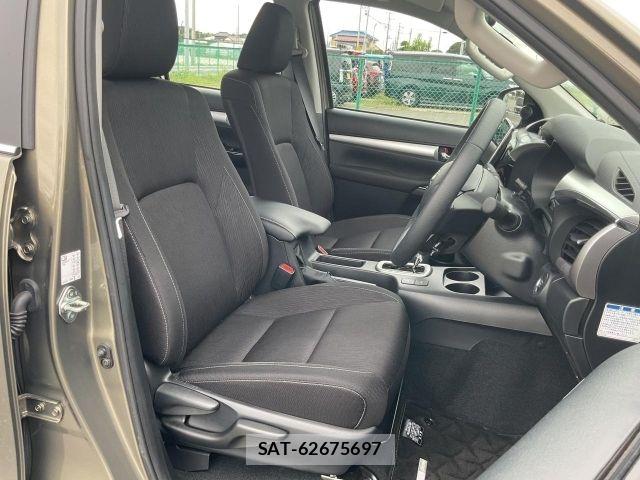 Toyota HILUX 2022-02 8685668-9