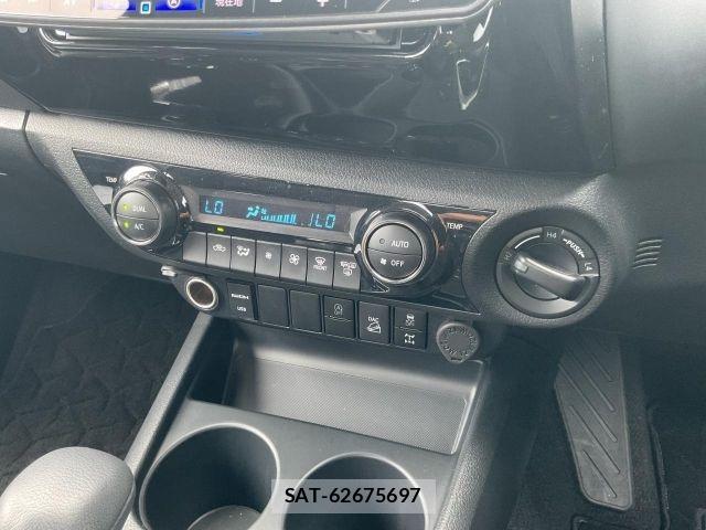Toyota HILUX 2022-02 8685668-26