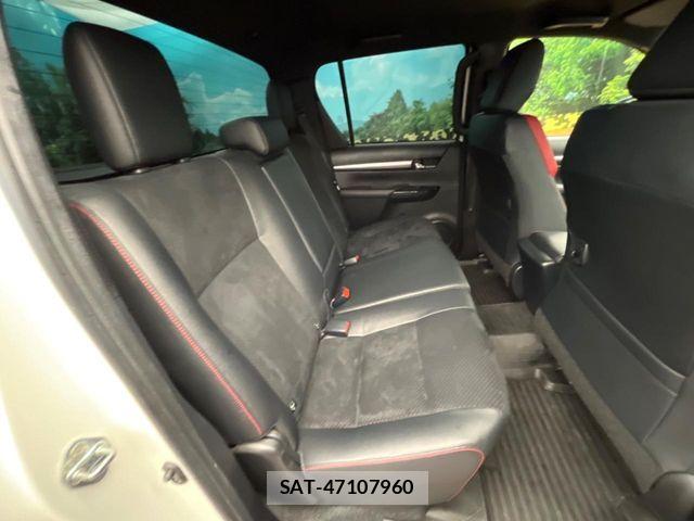 Toyota HILUX 2021-11 8742678-12