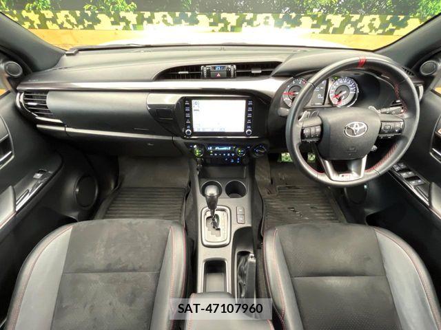 Toyota HILUX 2021-11 8742678-1