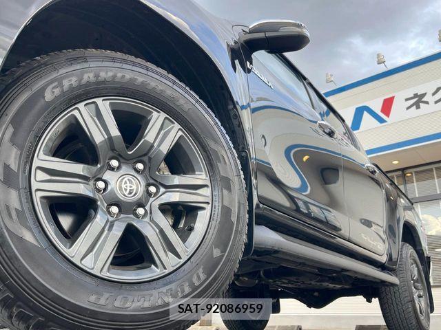 Toyota HILUX 2023-02 8742681-14