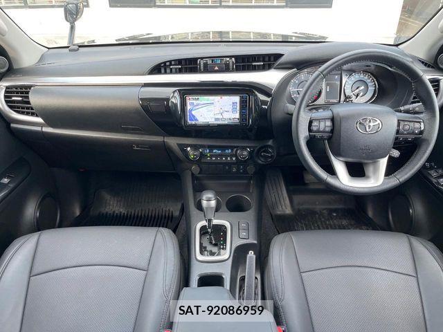 Toyota HILUX 2023-02 8742681-1