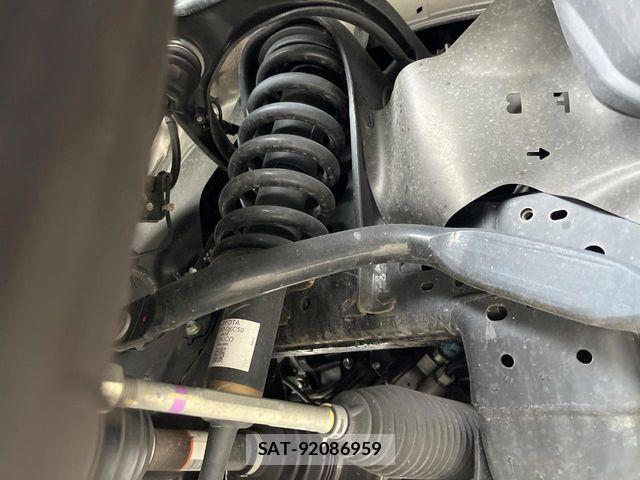 Toyota HILUX 2023-02 8742681-19
