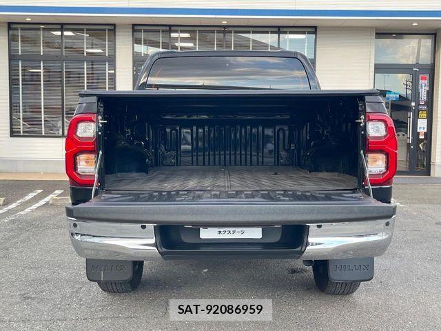 Toyota HILUX 2023-02 8742681-2