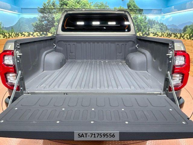 Toyota HILUX 2023-11 8742679-9