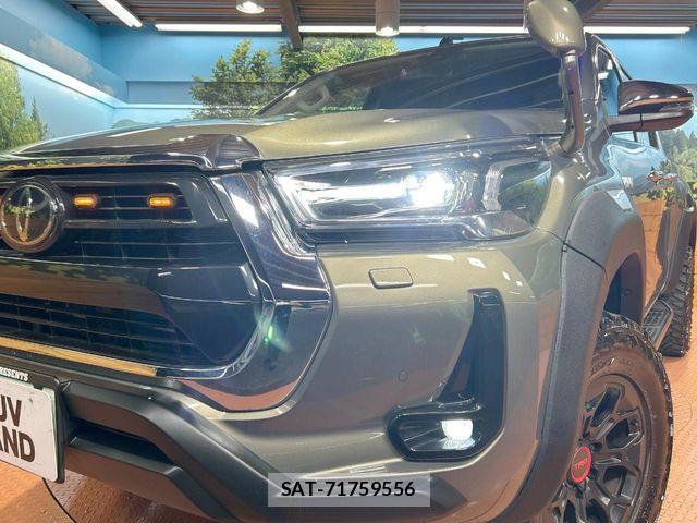 Toyota HILUX 2023-11 8742679-11