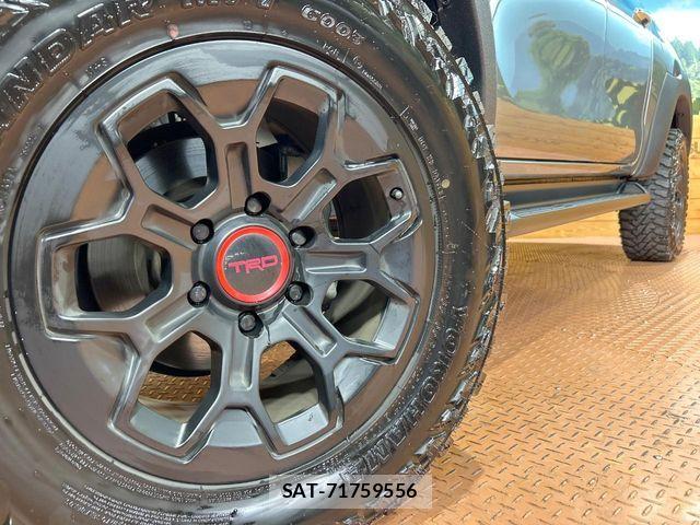 Toyota HILUX 2023-11 8742679-12