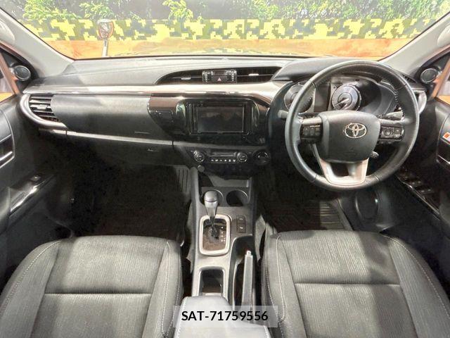 Toyota HILUX 2023-11 8742679-1