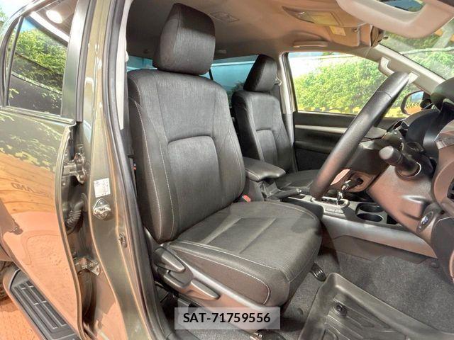 Toyota HILUX 2023-11 8742679-7