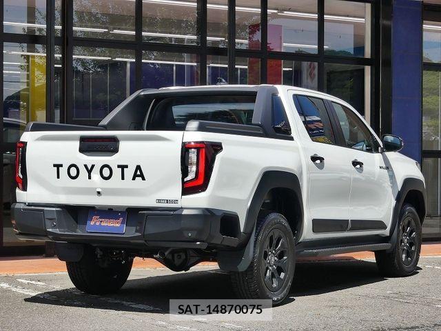 Toyota HILUX 2026-07 8742676-1