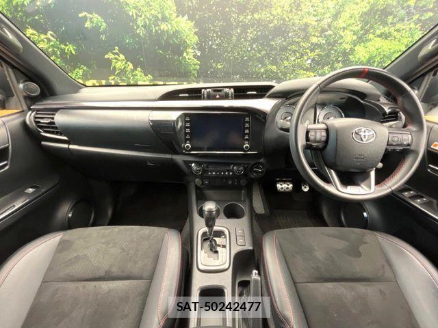 Toyota HILUX 2024-02 8742677-1