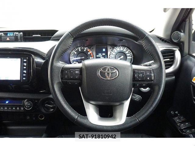 Toyota HILUX 2022-01 8742680-9