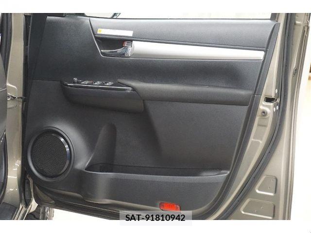 Toyota HILUX 2022-01 8742680-10