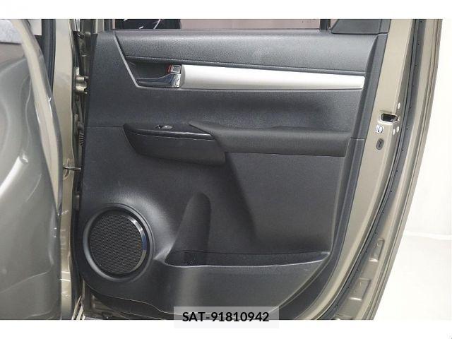 Toyota HILUX 2022-01 8742680-11