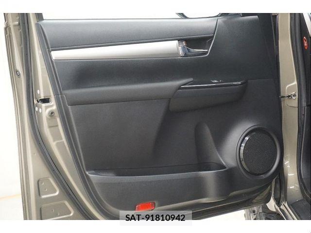 Toyota HILUX 2022-01 8742680-12