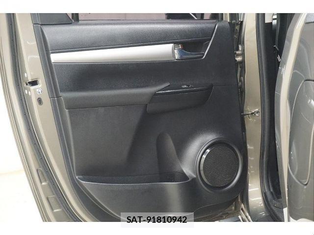 Toyota HILUX 2022-01 8742680-13