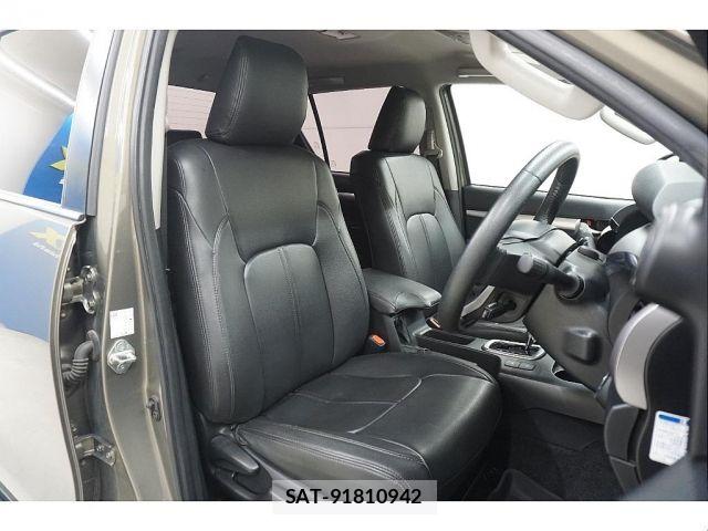 Toyota HILUX 2022-01 8742680-6