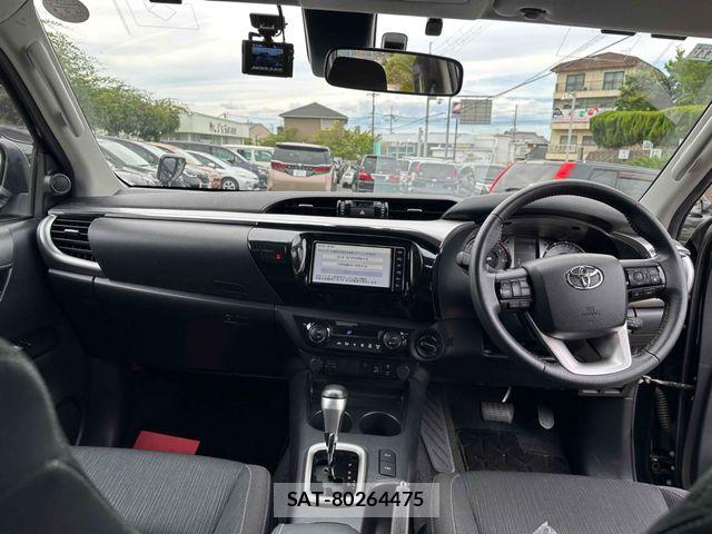 Toyota HILUX 2022-02 8742682-9