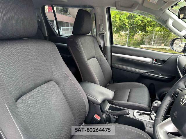 Toyota HILUX 2022-02 8742682-11