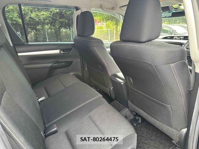Toyota HILUX 2022-02 8742682-12