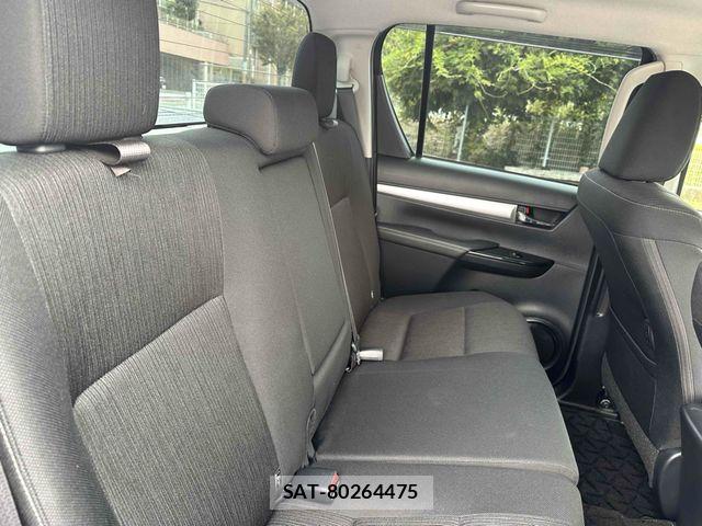 Toyota HILUX 2022-02 8742682-14
