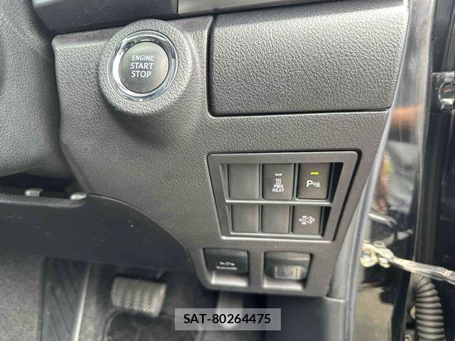 Toyota HILUX 2022-02 8742682-17