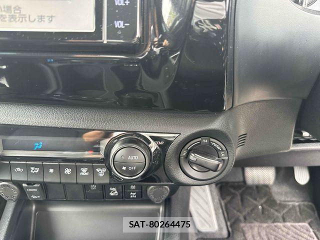Toyota HILUX 2022-02 8742682-22