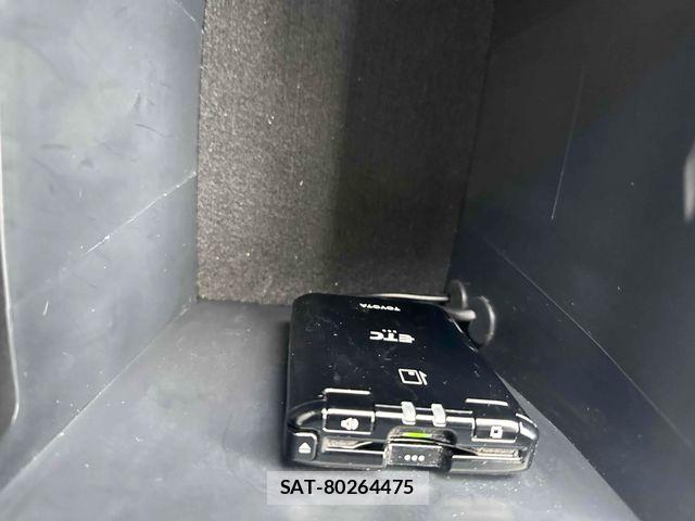 Toyota HILUX 2022-02 8742682-23