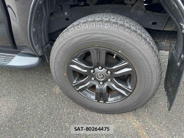 Toyota HILUX 2022-02 8742682-6