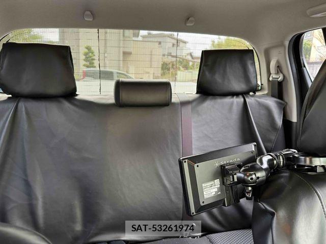 Toyota HILUX 2018-03 8742683-9