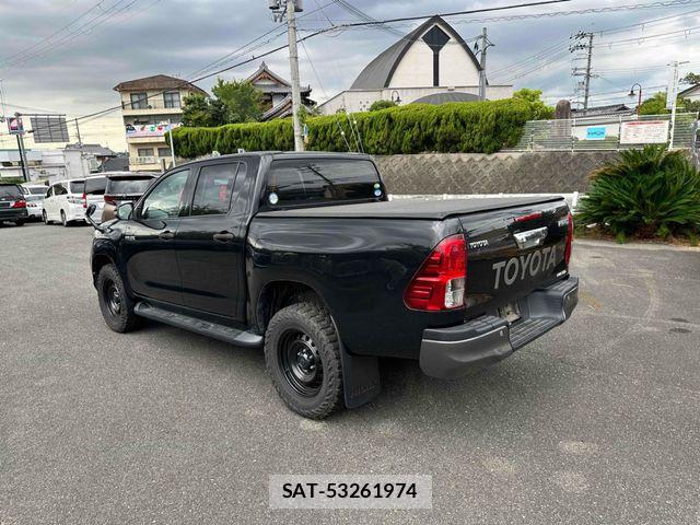 Toyota HILUX 2018-03 8742683-2