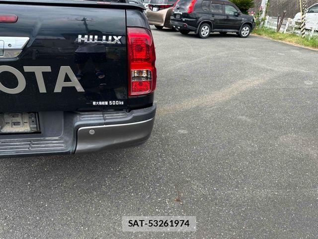 Toyota HILUX 2018-03 8742683-4